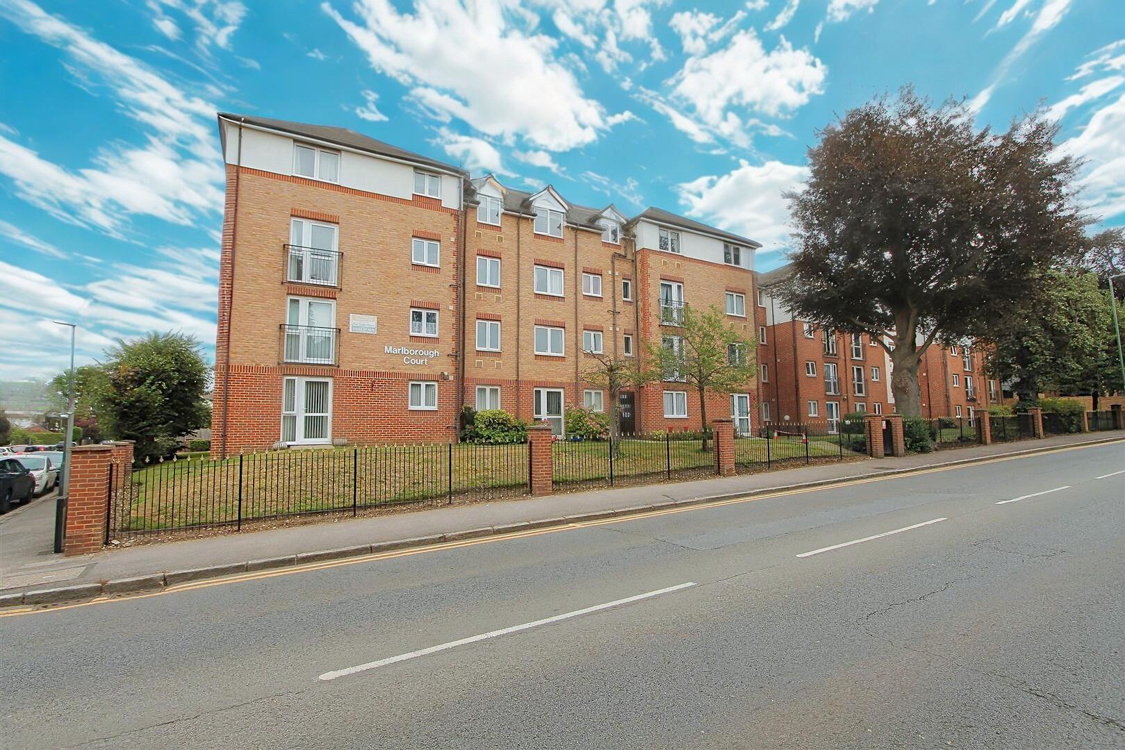 2 bed property in Cranley Gardens, Wallington
